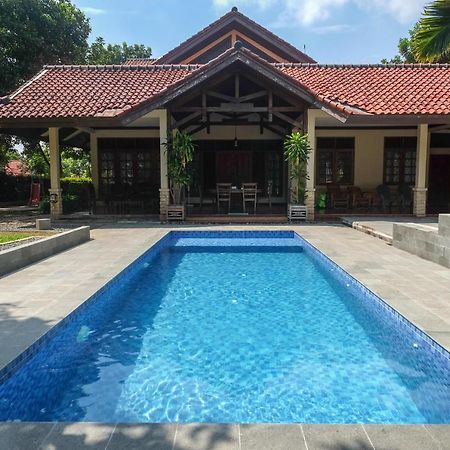 Sareh Villa By The Lavana Semarang Exterior foto