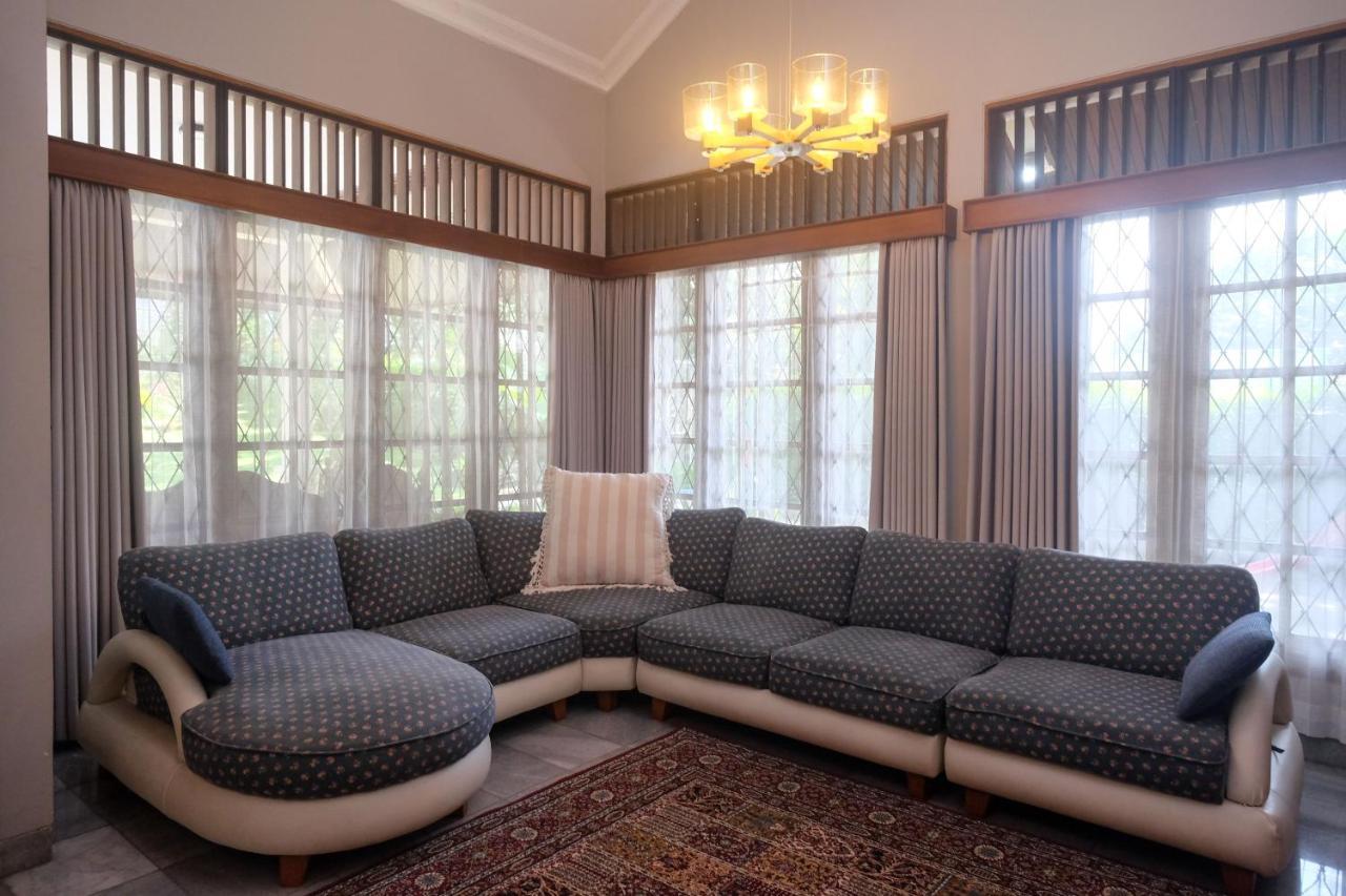 Sareh Villa By The Lavana Semarang Exterior foto