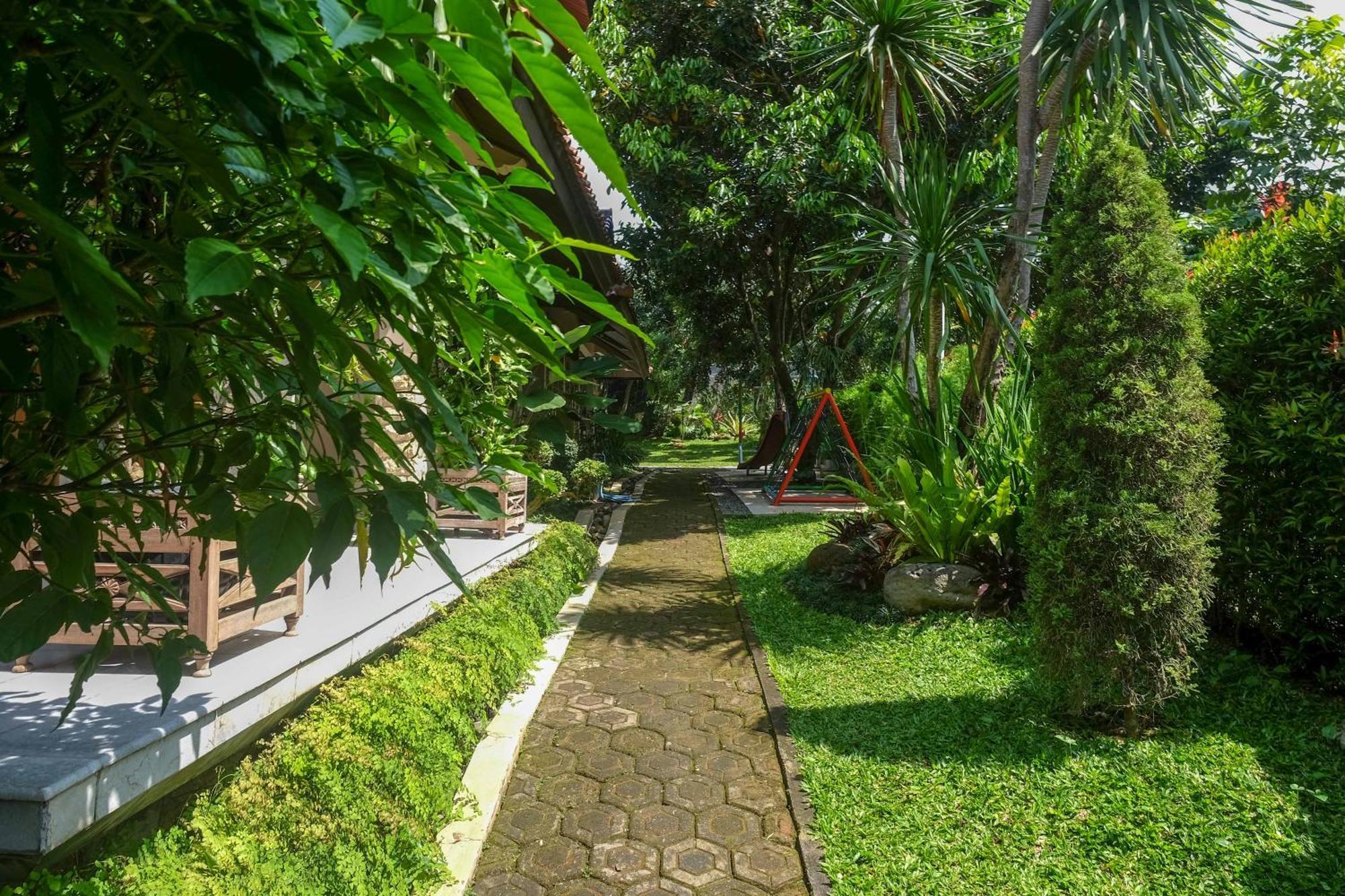 Sareh Villa By The Lavana Semarang Exterior foto