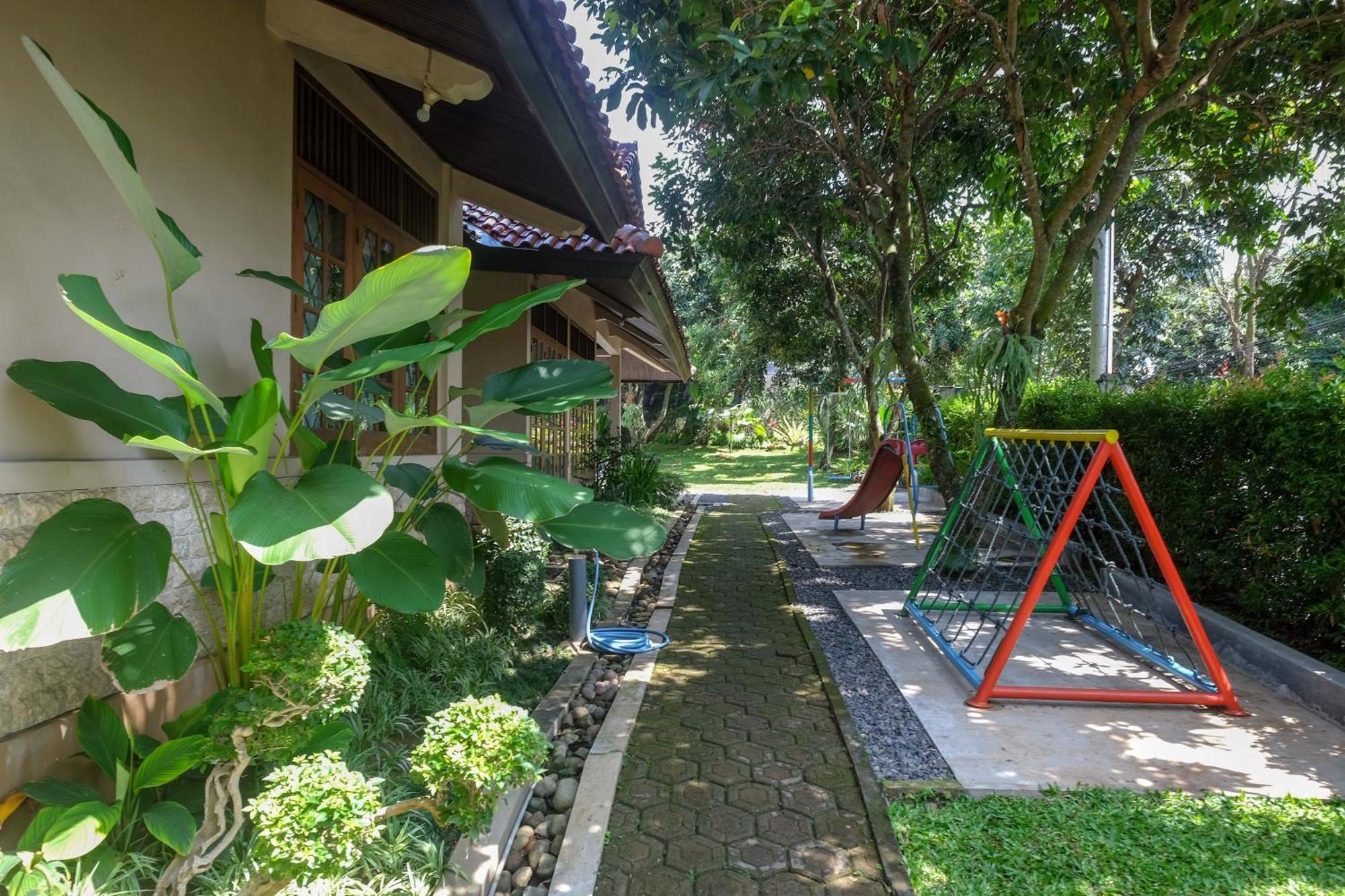 Sareh Villa By The Lavana Semarang Exterior foto